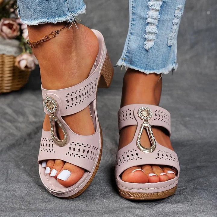 Fae | Chic and Comfortable Orthopedic Sandals